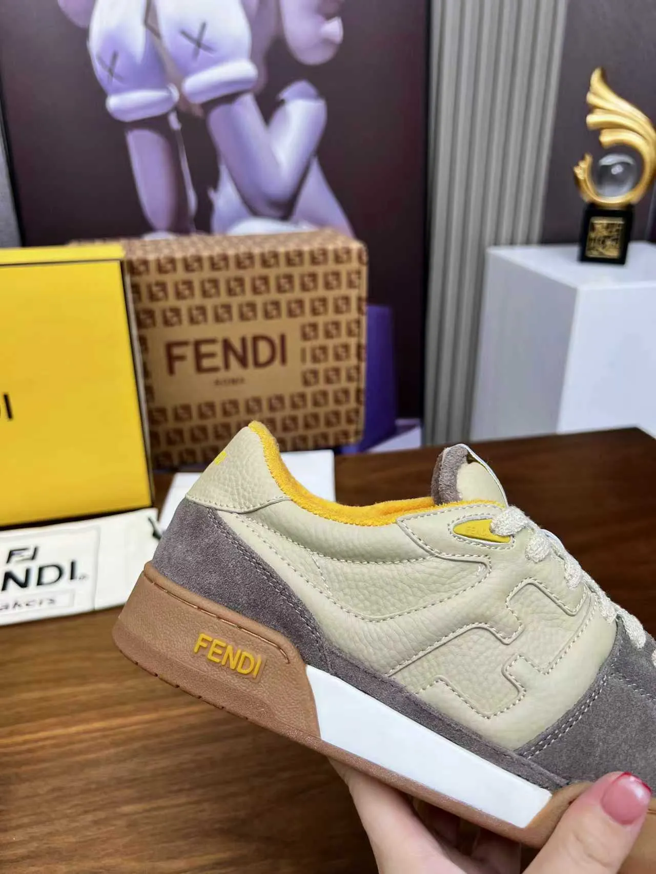 Factory price 660💰 Fendi·Fendi⛳️Hot-selling 35--45 couple model👫 FD match Original purchase for RMB14340 One-to-one reproduction Designer Kim Jones's first sneaker fendi match and Donkey brand Trainer basketball sneakers, fresh blood injected with FF retro design Super good-looking and versatile, the upper is made of cowhide and cowhide splicing combination, with concave and convex double F on the side The logo lining is made of terry velvet 🤗Super soft on the feet, lightweight and comfortable to match with a sweatshirt, original full package! ✦ Fabric: cowhide + cowhide color matching ✦ Lining: original terry velvet lining ✦ Sole: original molded multi-color color matching sole ✦ Sole: mesh injection molding pad ✦ Sole thickness: 3.5cm ✦ Female size: 35--40, female 40 customized ✦ Male size: 39--45, male 45 customized